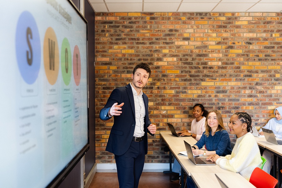 IGENSIA School of Business : des formations orientées vers l'employabilité des diplômés
