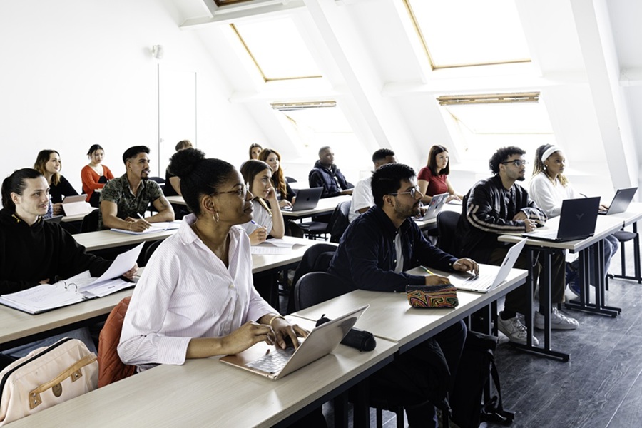 Une faculté qui relie rigueur académique et pratiques métiers