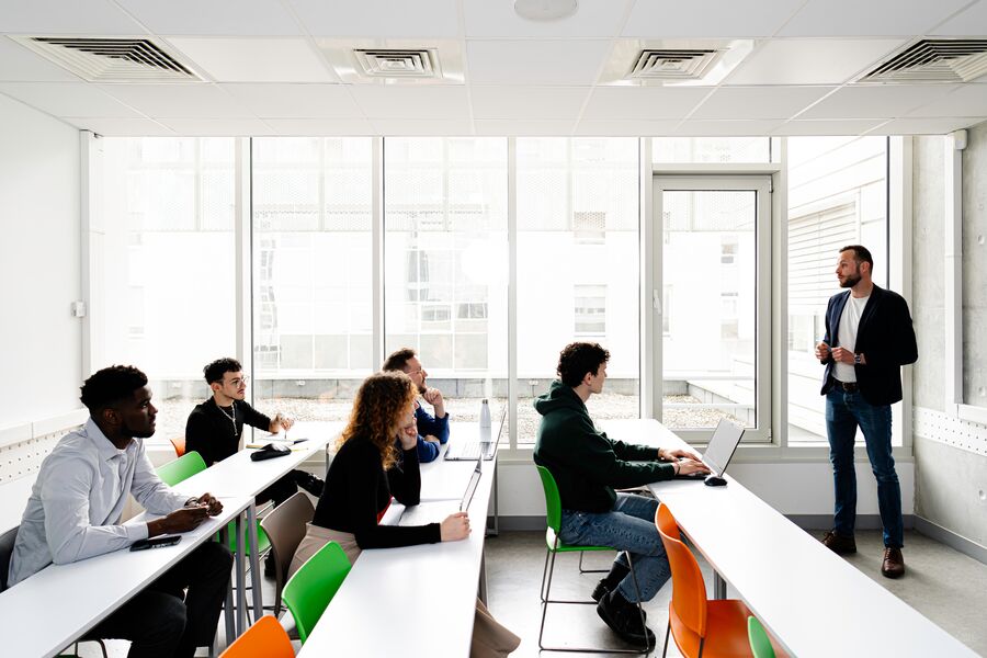 Les étudiants d'IGENSIA School of Business Lyon